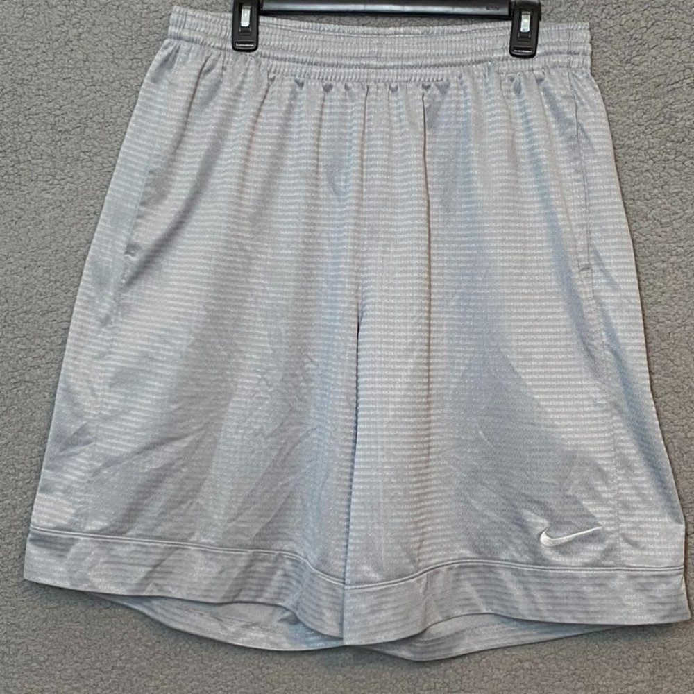 NIKE Light Gray/White Basketball Shorts with Pockets XXL